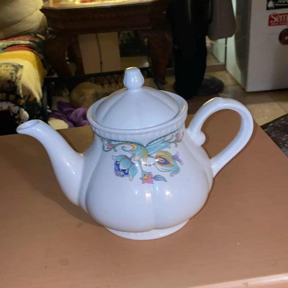 Antique Churchill Churchill Buckingham Sumatra Tea Pots M507 DISCONTINUED